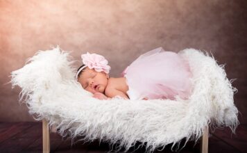 Jak wybrać łóżeczko dla niemowlaka?