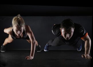 Co daje 10 pompek dziennie?