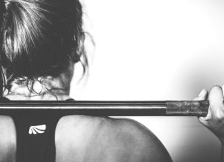 Jak ćwiczyć klatkę na ławce?