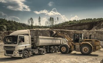 Czy ładowarka może być w bagażu rejestrowanym?